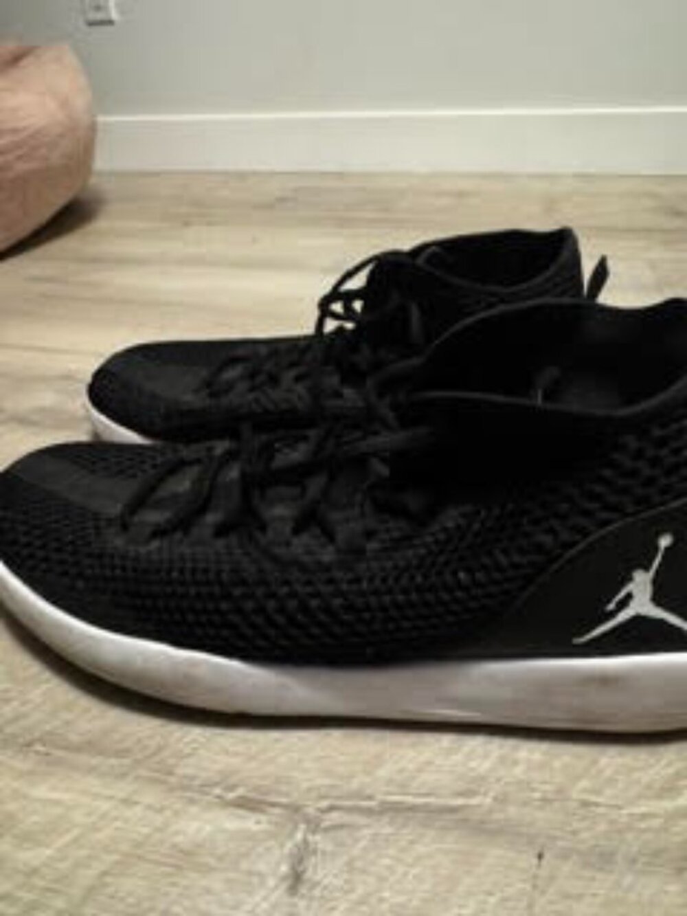 Nike Jordan mens tennis shoe